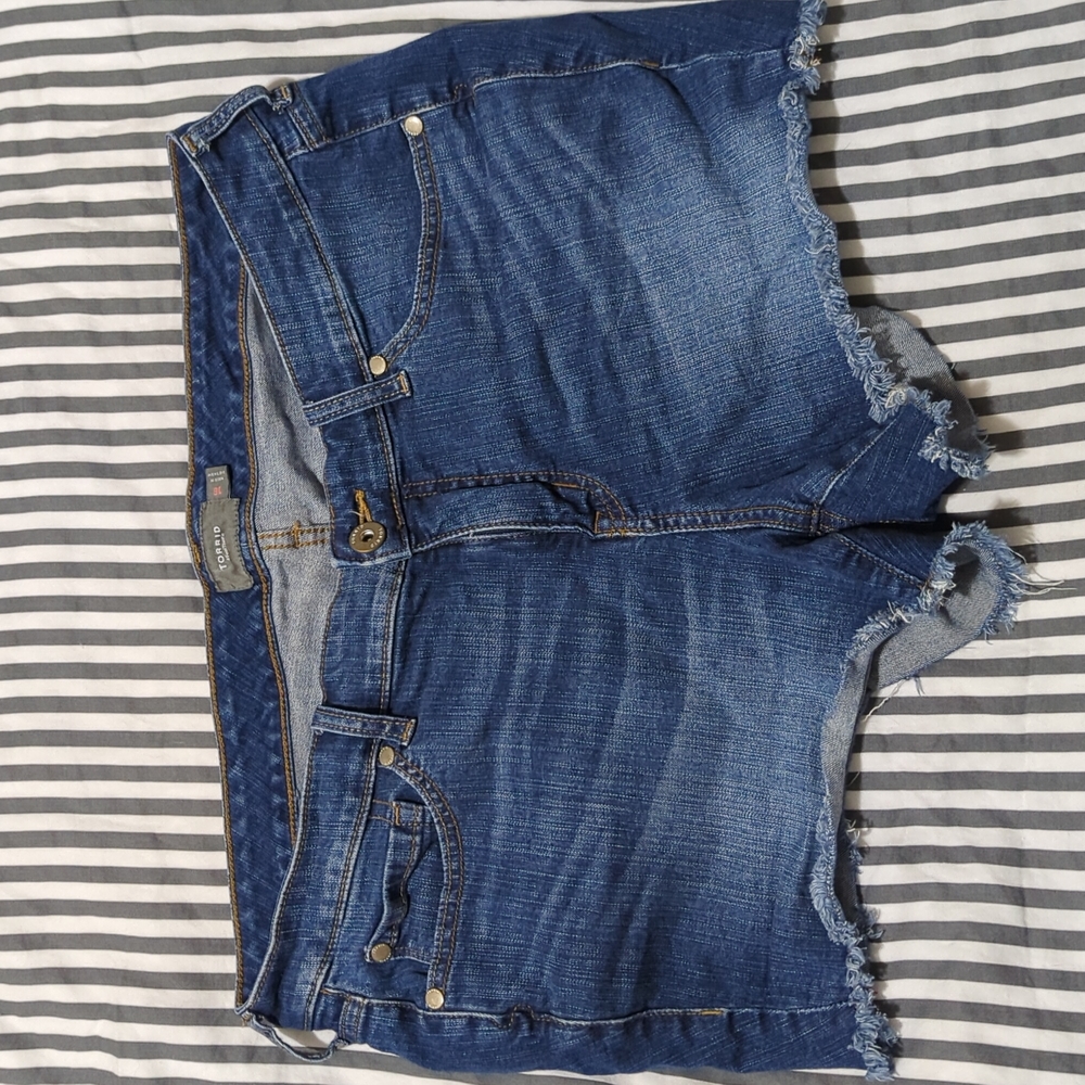 Torrid size 16 ~ Midi rise shortshorts
